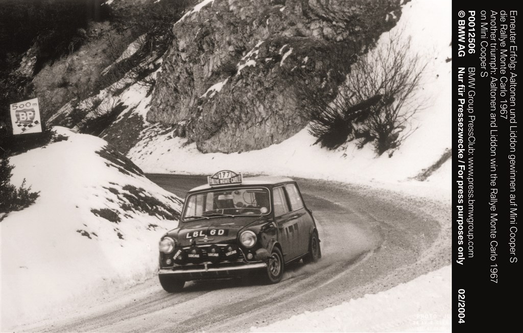 Rauno Aaltonen´og Henry Liddon i BMC Mini Cooper S, 1967
(Foto: BMW)